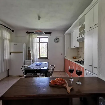 3+1 Spacious House In A Condominium With A Large Green Area Daire *