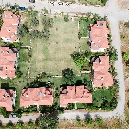 3+1 Spacious House In A Condominium With A Large Green Area Daire Datça